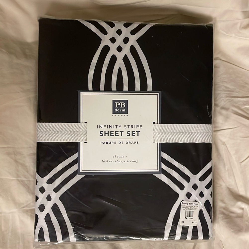 Pottery Barn Dorm Twin XL Infinity Stripe Sheet Set Black with White Stripes